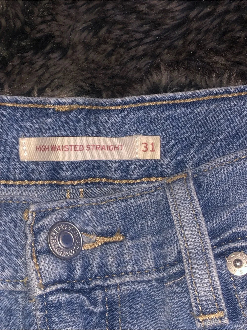 Levi Strauss Women’s High-Waisted Straight Denim Shorts- Size 31
